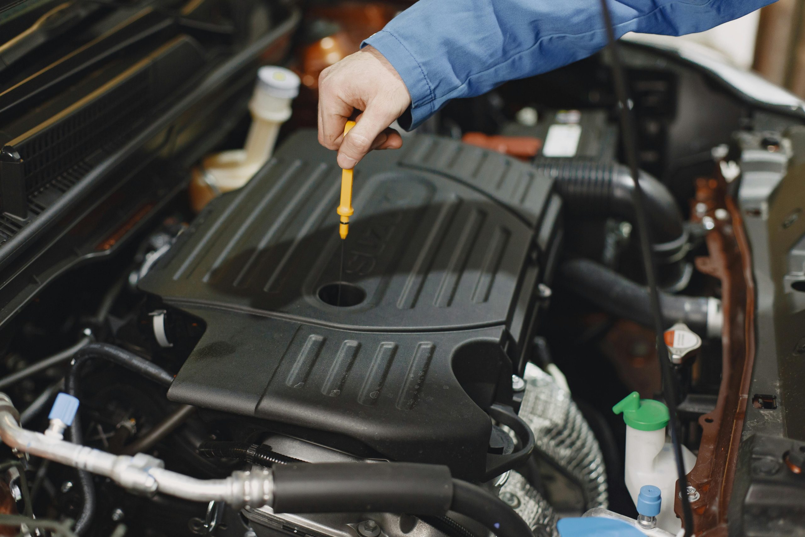 Engine Oil Checking Methods in Cars, Bikes, Trucks