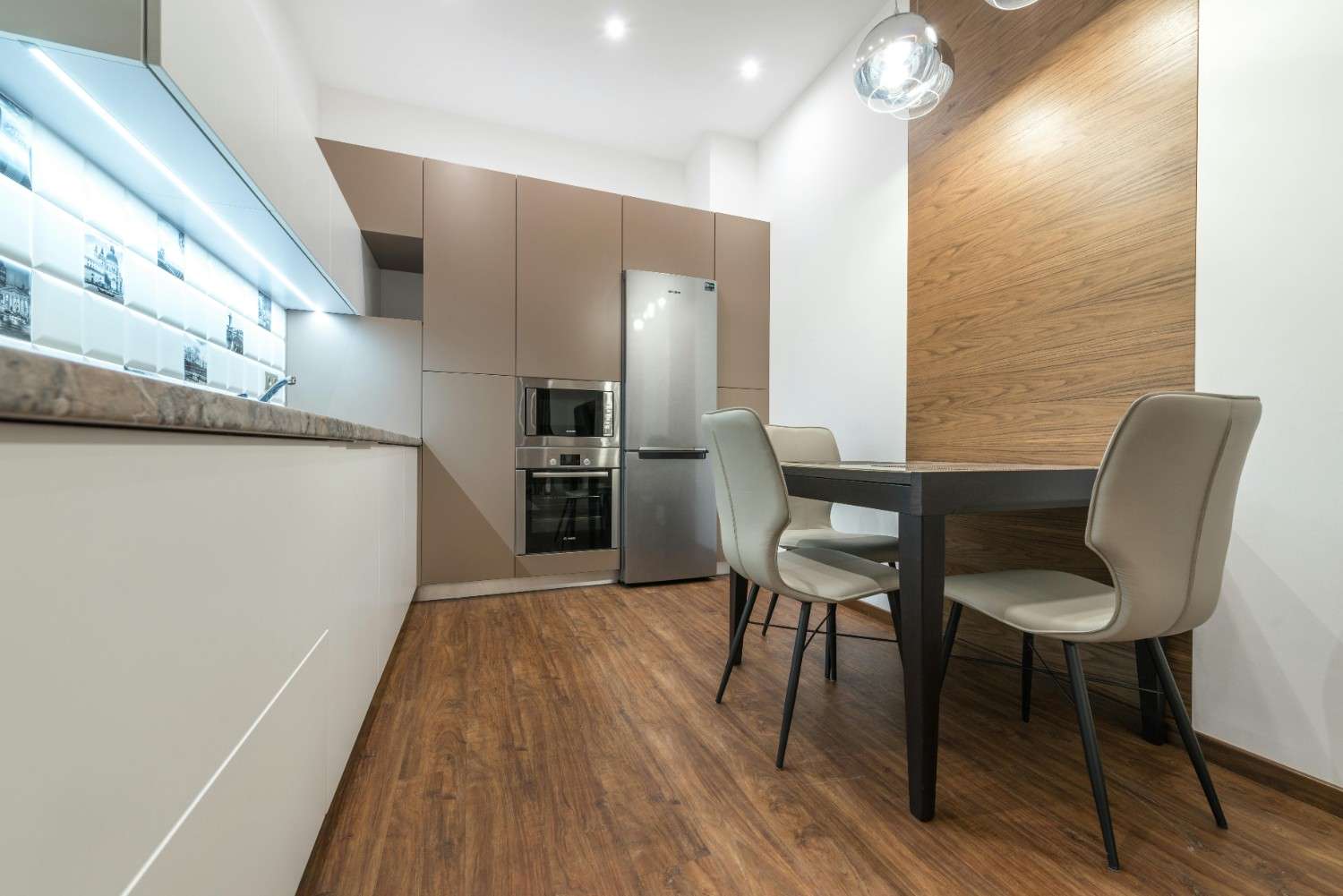 Minimalist Balcony Design Ideas for a Sleek Look