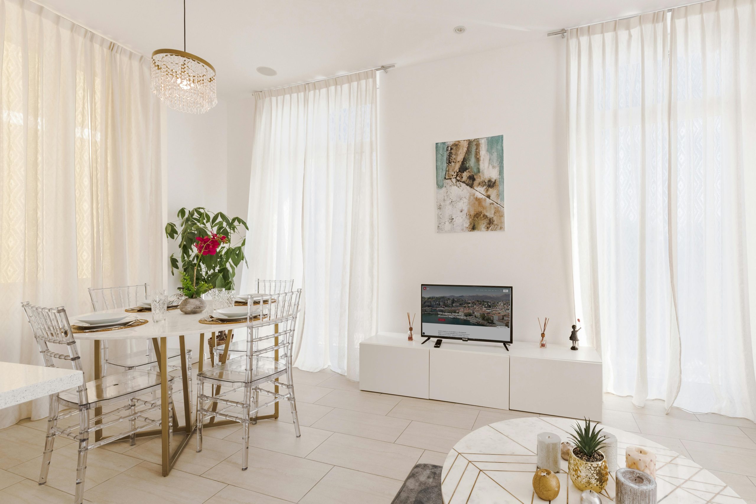 Bold and Vibrant Curtain Ideas for Living Room