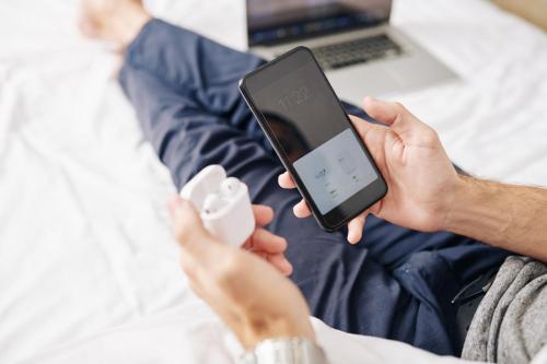 Man ordered earbuds online